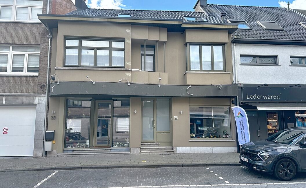 Commercieel gelijkvloers te huur in Aartselaar