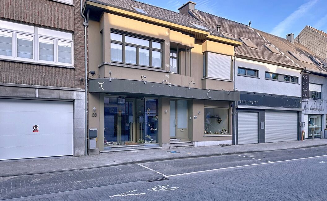Commercieel gelijkvloers te huur in Aartselaar