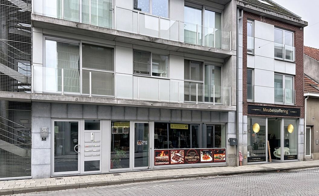 Commercieel gelijkvloers te huur in Aartselaar