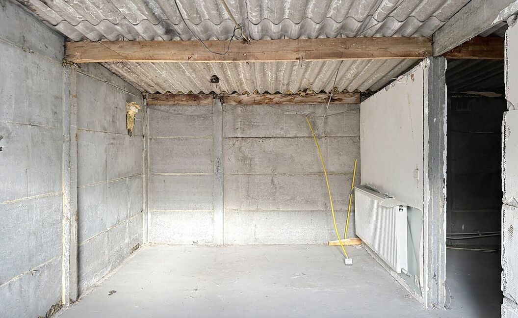 Commercieel gelijkvloers te koop in Aartselaar