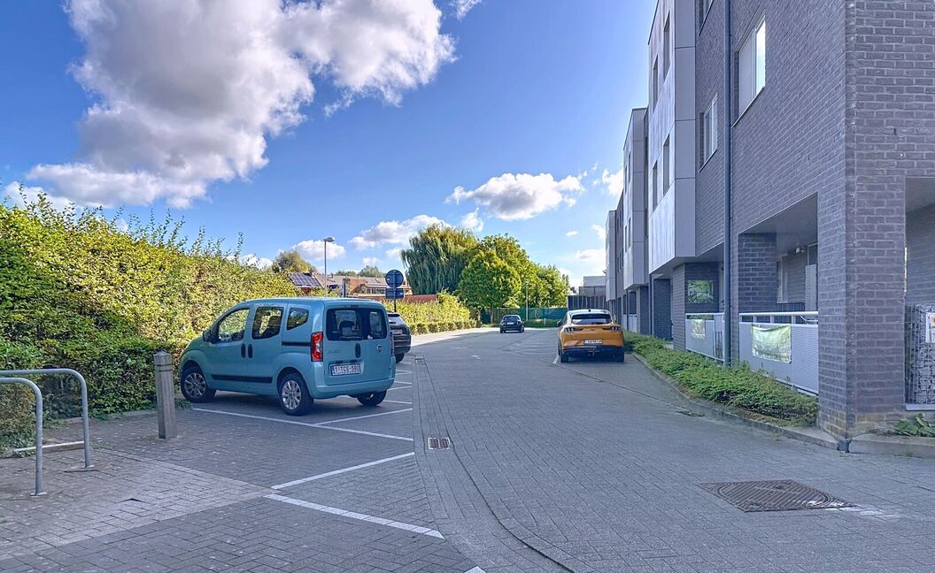 Commercieel gelijkvloers te koop in Aartselaar