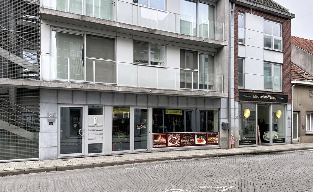 Commercieel gelijkvloers te koop in Aartselaar