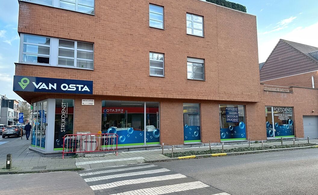 Commercieel gelijkvloers te koop in Aartselaar