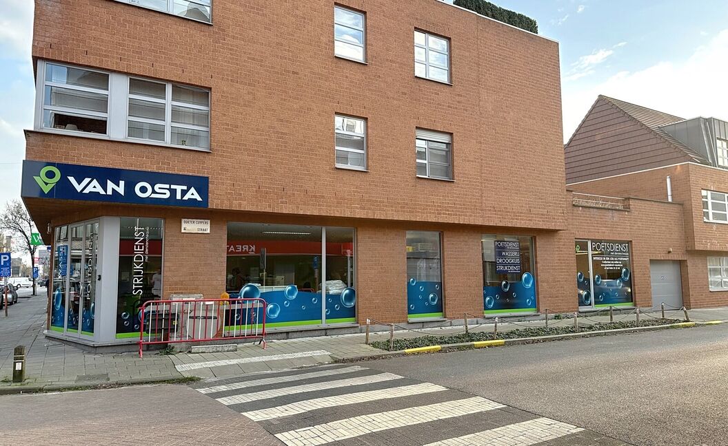 Commercieel gelijkvloers te koop in Aartselaar