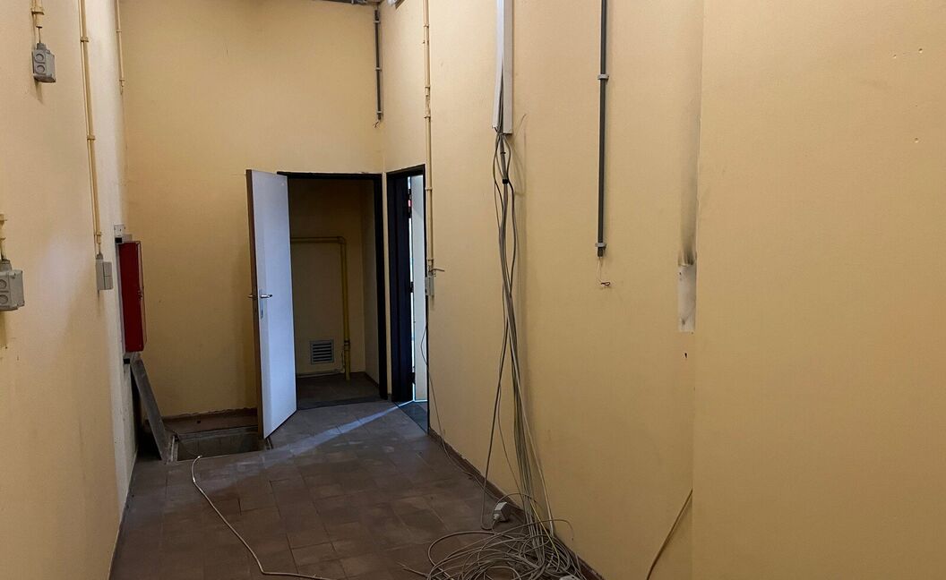 Commerci&euml;le building te huur in Aartselaar