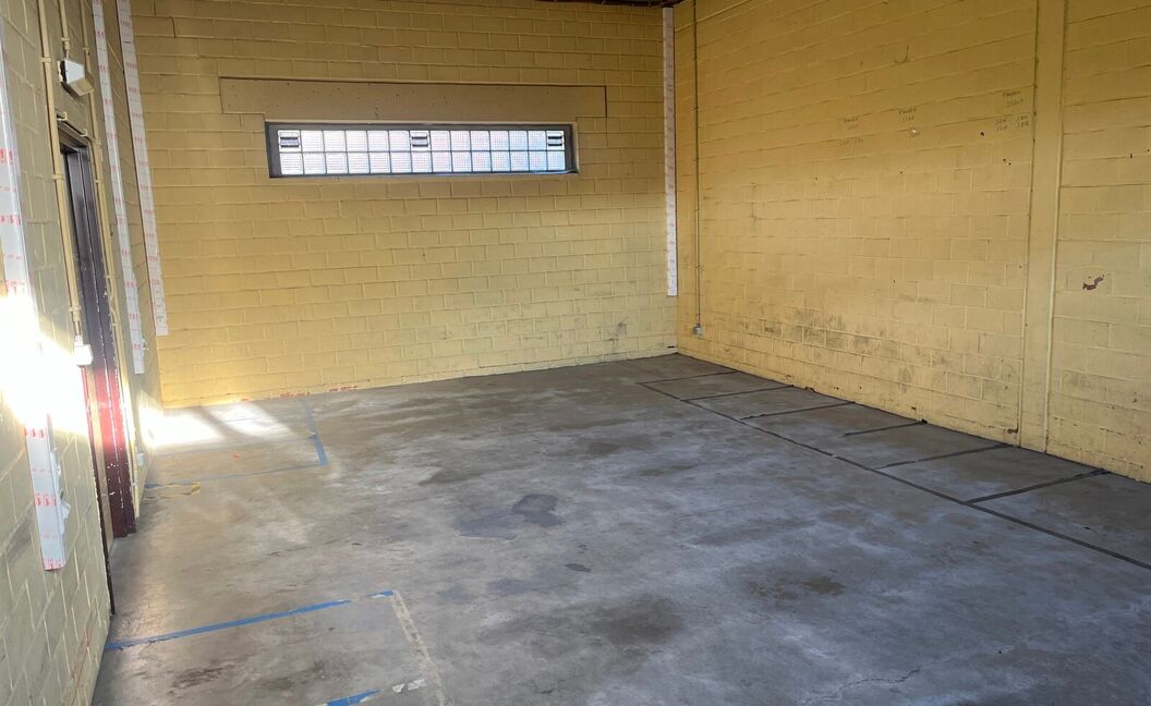 Commerci&euml;le building te huur in Aartselaar