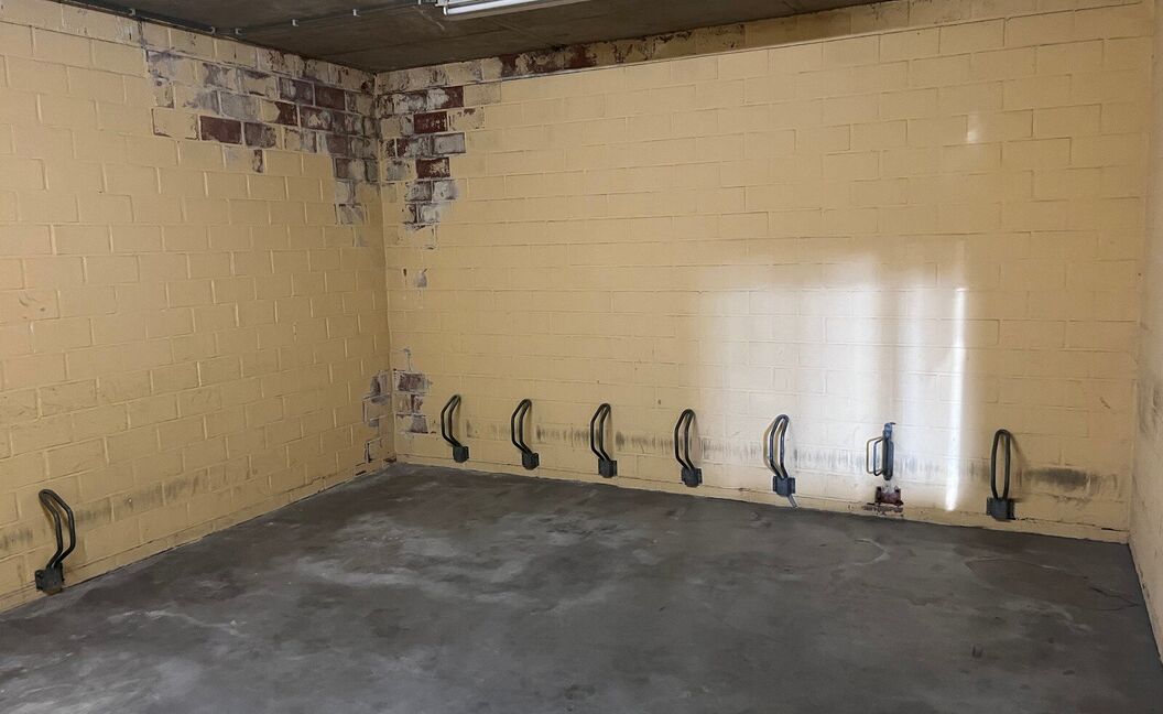 Commerci&euml;le building te huur in Aartselaar