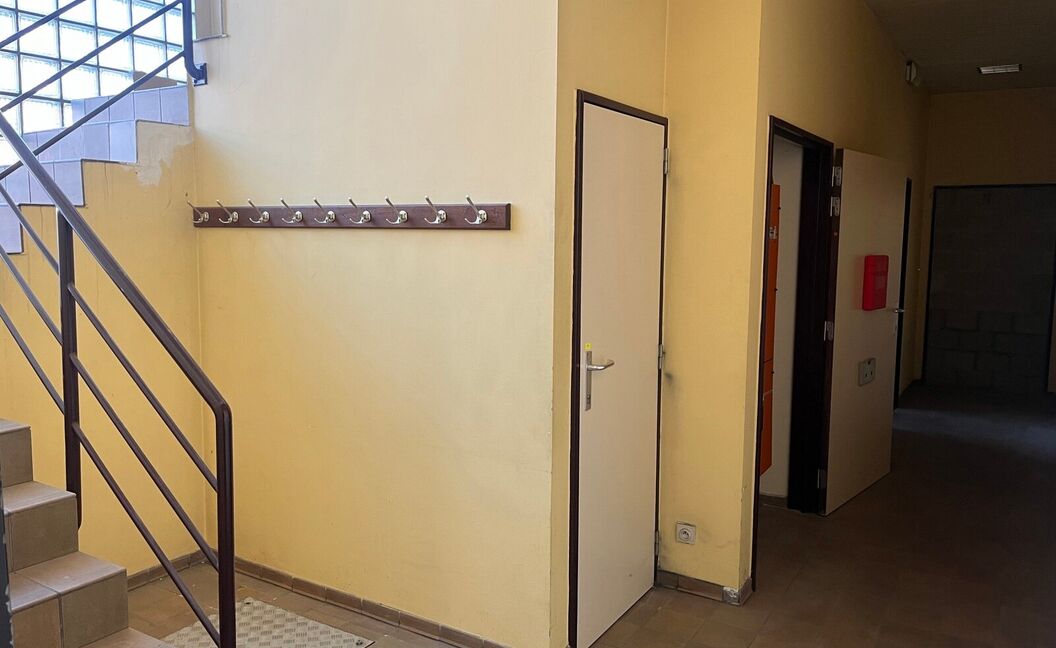 Commerci&euml;le building te huur in Aartselaar