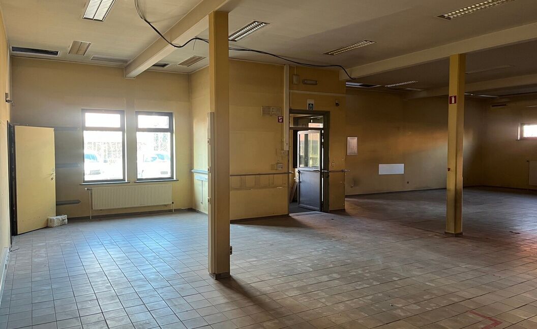 Commerci&euml;le building te huur in Aartselaar
