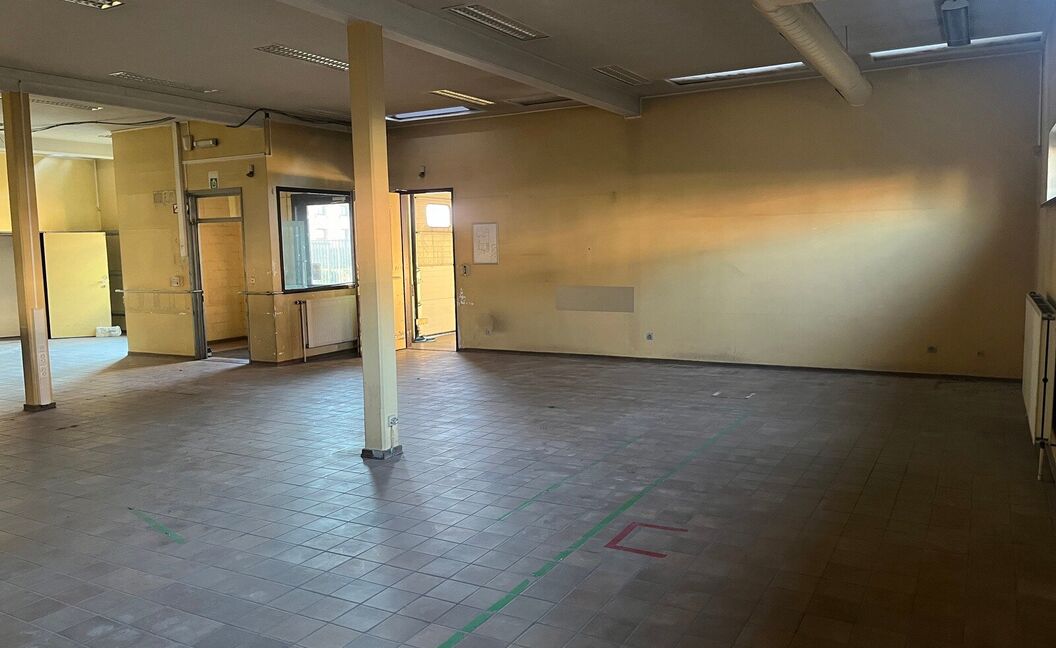 Commerci&euml;le building te huur in Aartselaar