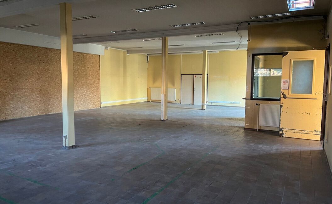 Commerci&euml;le building te huur in Aartselaar