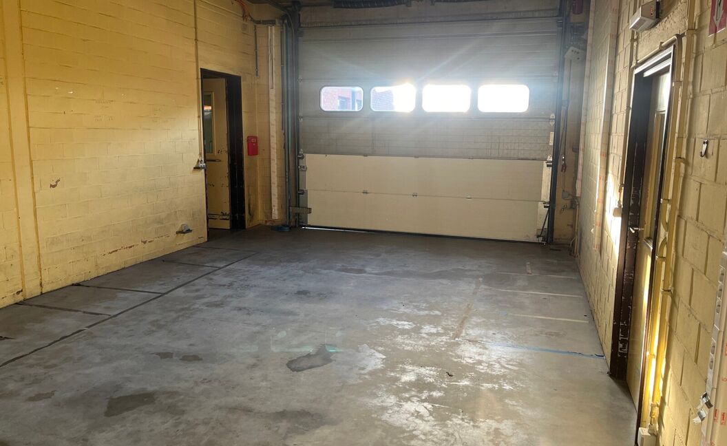 Commerci&euml;le building te huur in Aartselaar