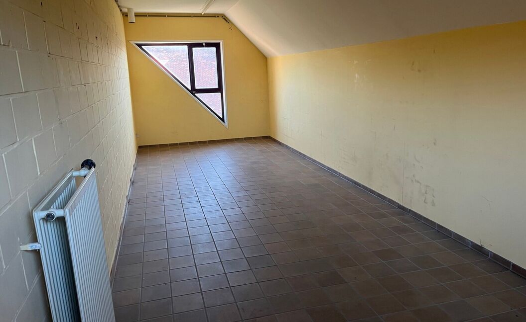 Commerci&euml;le building te huur in Aartselaar