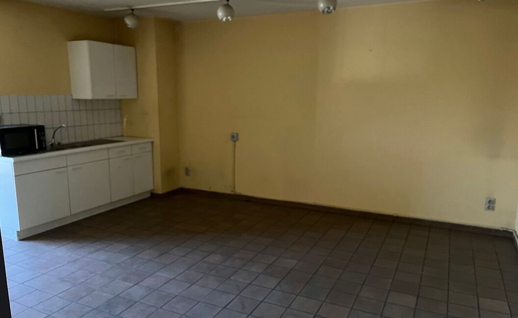 Commerci&euml;le building te huur in Aartselaar