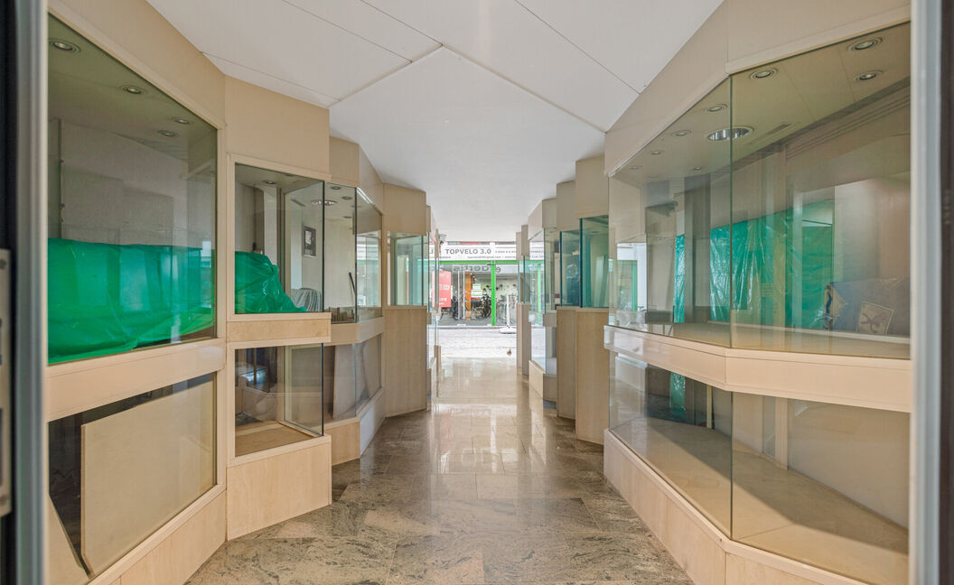 Gebouw voor gemengd gebruik te koop in Boom