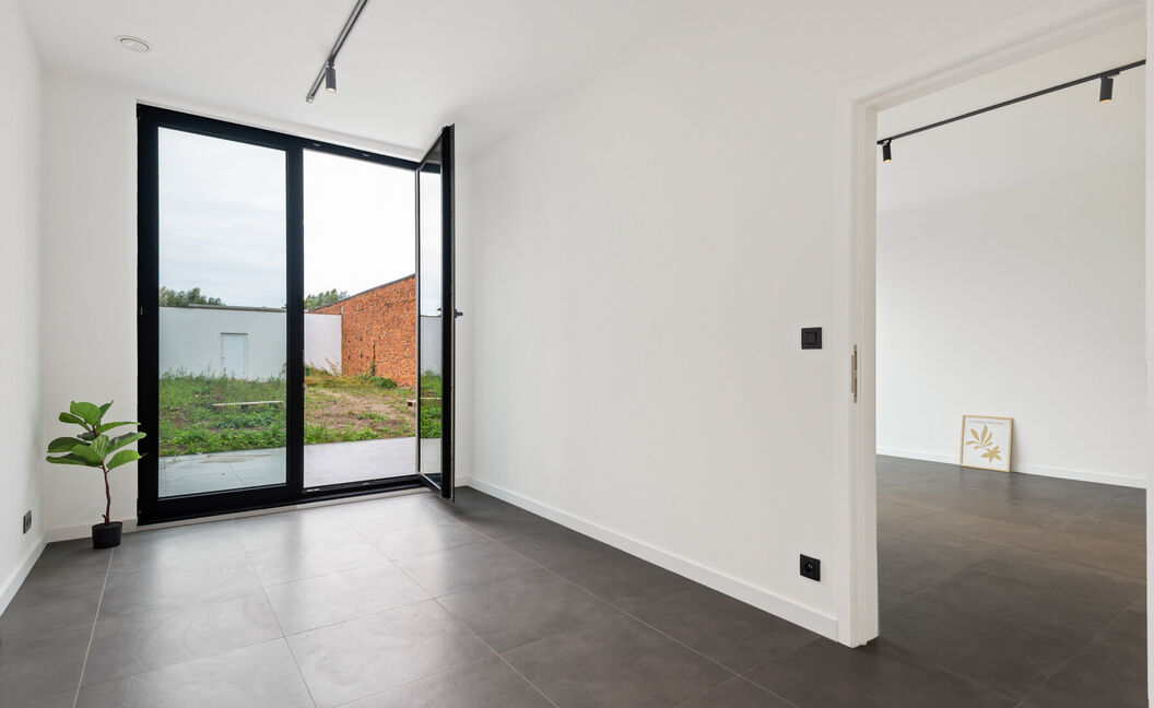 Gelijkvloerse verd. + tuin te koop in Hemiksem