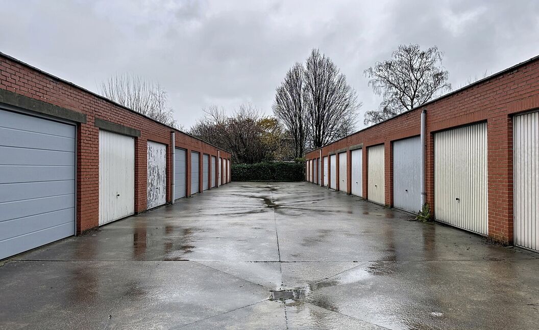 Gesloten garagebox te koop in Aartselaar