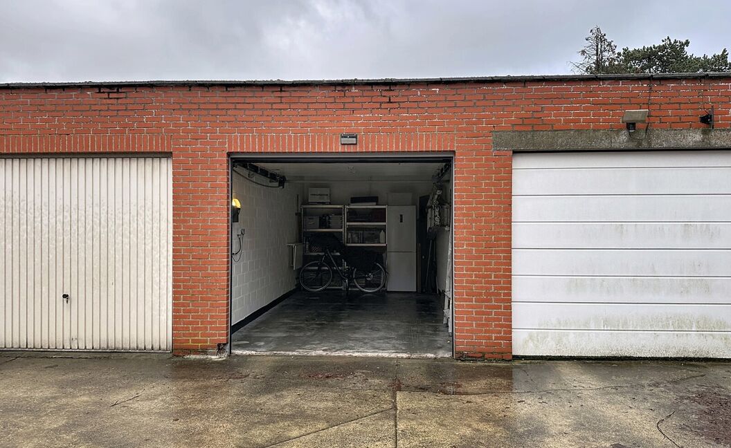 Gesloten garagebox te koop in Aartselaar