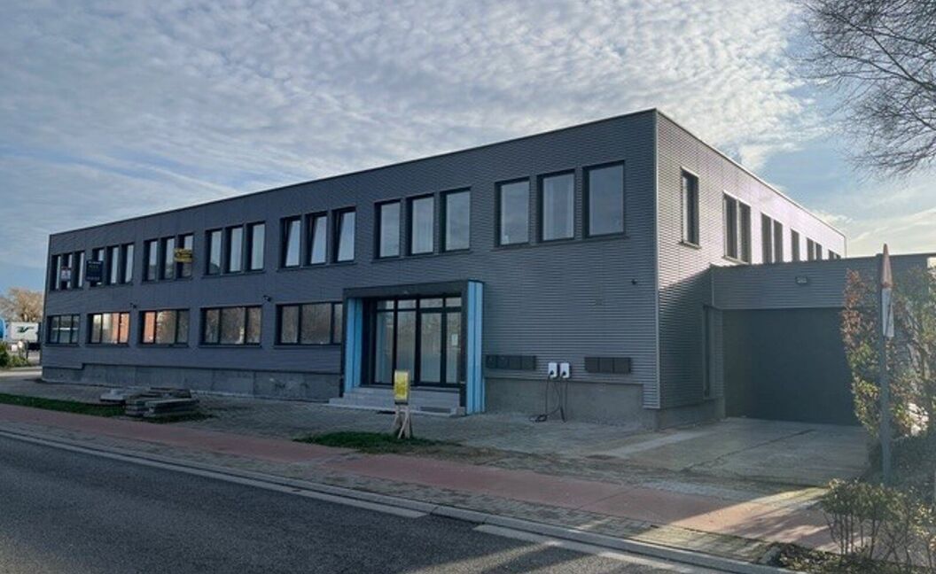 Industrieel gebouw te huur in Schelle