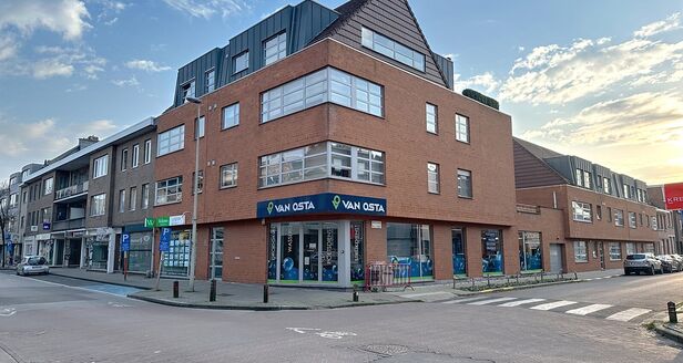Commercieel gelijkvloers te koop in Aartselaar