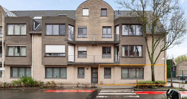 Gelijkvloerse verdieping te koop in Aartselaar