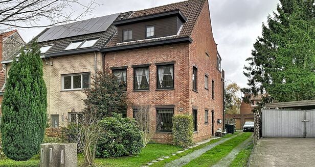 Gelijkvloerse verdieping te koop in Wilrijk