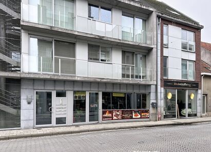 Commercieel gelijkvloers te koop in Aartselaar