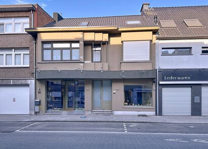 Commercieel gelijkvloers te koop in Aartselaar
