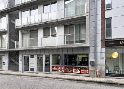 Commercieel gelijkvloers te koop in Aartselaar