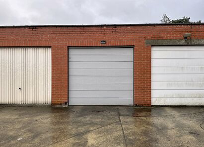 Gesloten garagebox te koop in Aartselaar